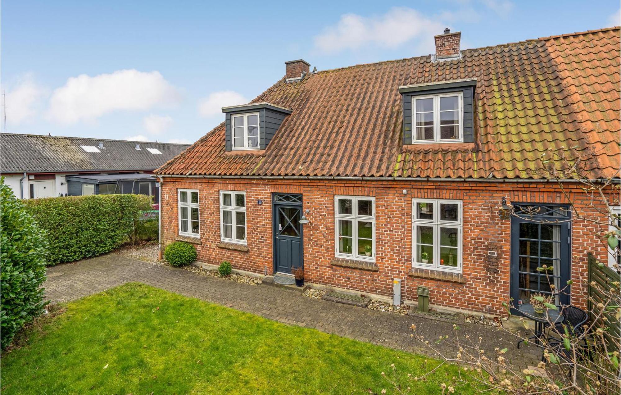 Lovely Home In Sonderborg With Kitchen Exterior foto