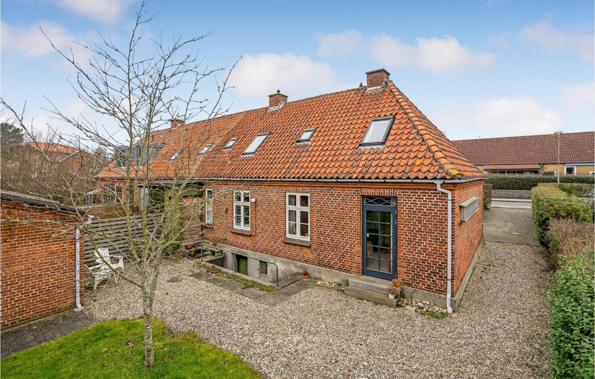 Lovely Home In Sonderborg With Kitchen Exterior foto